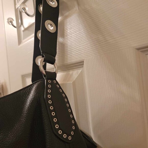 Michael Kors Brooklyn Large Shoulder Bag - Picture 4 of 9